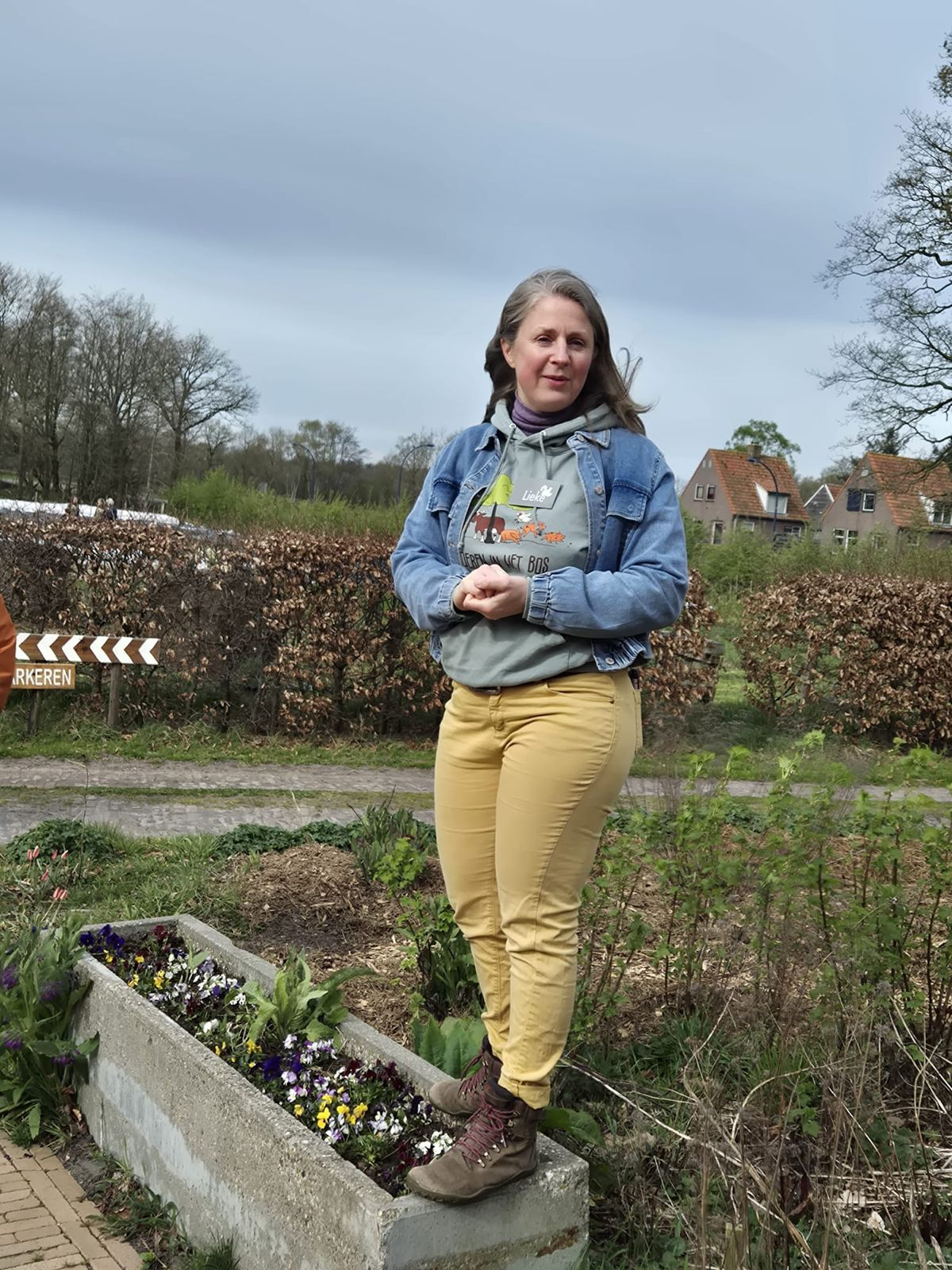 Lieke in de zelfoogsttuin